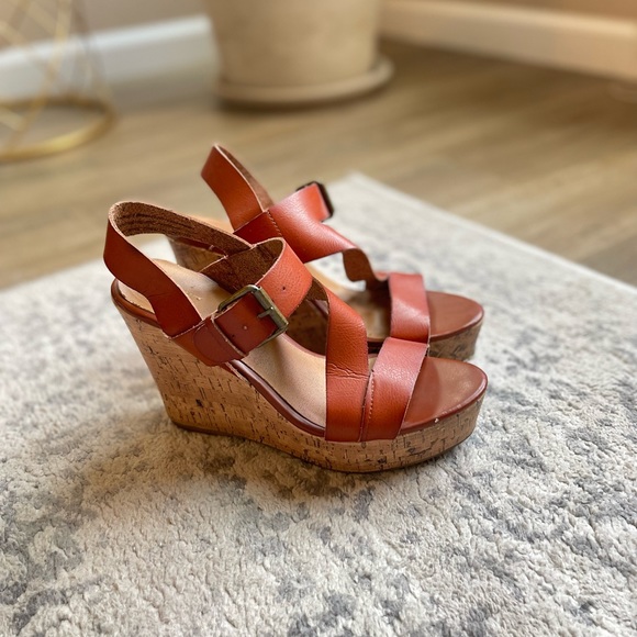 Mossimo, Brown faux leather wedges, size 7 - Picture 2 of 2